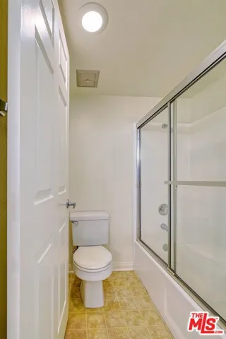 21500 Burbank Boulevard 329, Woodland Hills, California 91367