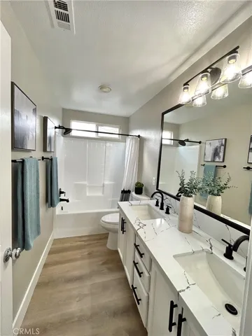 double sink​​‌​​​​‌​​‌‌​​‌​​​‌‌​​​‌​​‌‌​​‌‌​​‌‌​​​​ bathroom