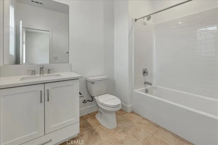 En suite bathroom 3rd bedroom on 3rd floor