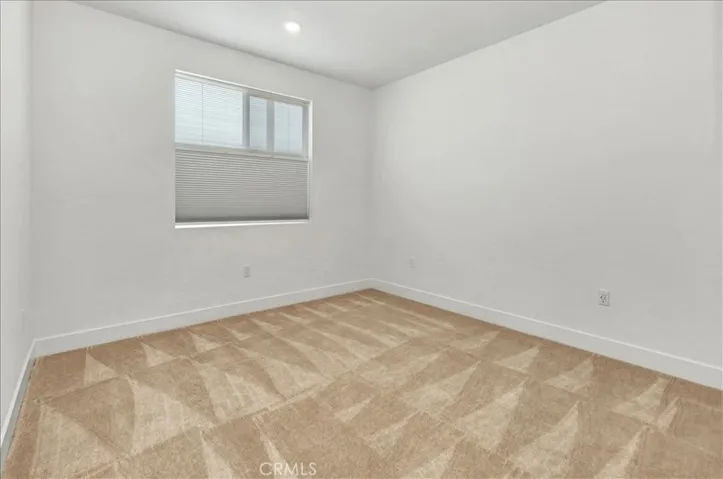 1st floor bedroom/office FULL BATHROOM EN SITE - with light-filtering and night shade for privacy