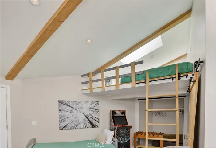 605 Pyramid, Crestline, California 92325