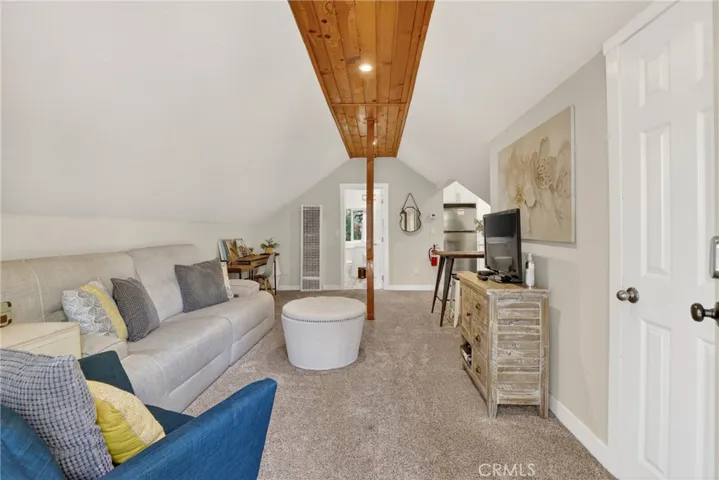 2nd level/unit living room
