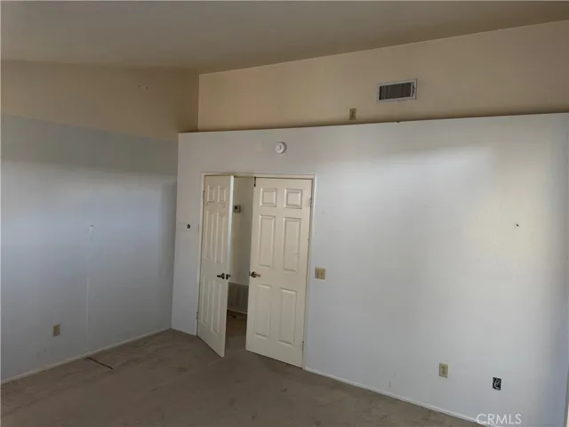 Masterbedroom with double door