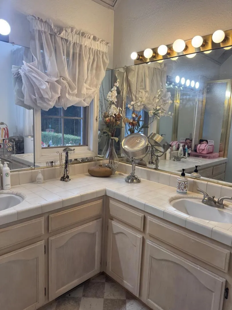 Main bathroom