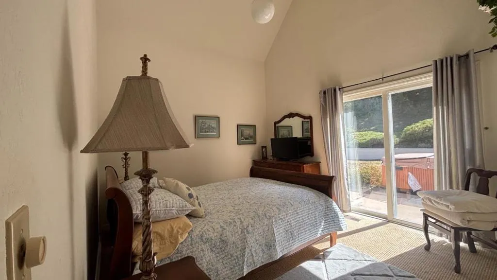 Guest bedroom