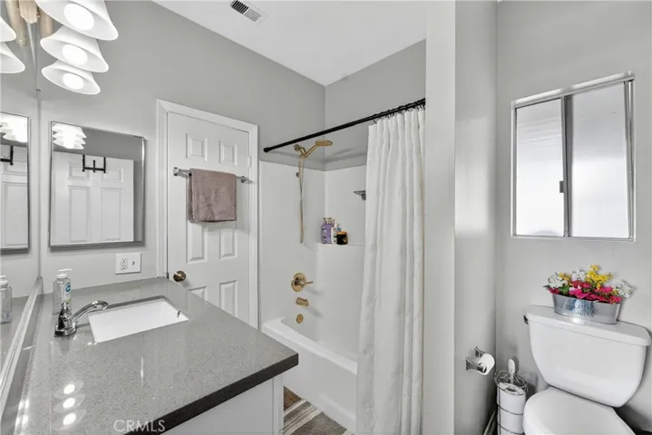 UPSTAIRS FULL BATHROOM - JACK IN JILL
