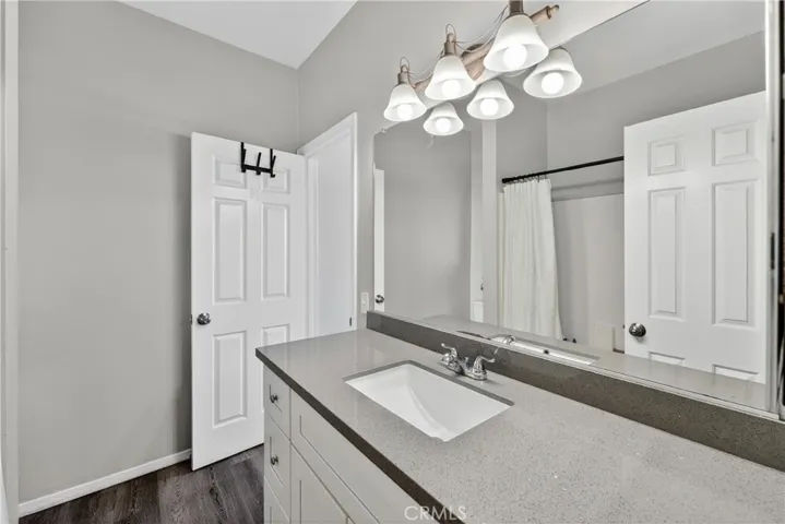 UPSTAIRS FULL BATHROOM - JACK IN JILL