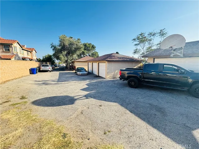 16554 Paine, Fontana, California 92336
