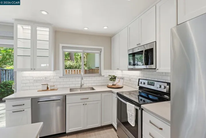 30 Miramonte Dr, Moraga, California 94556