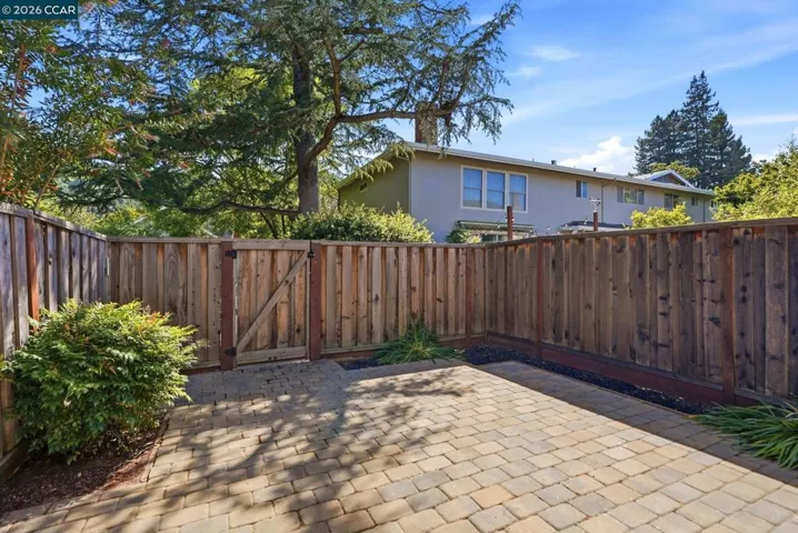 30 Miramonte Dr, Moraga, California 94556