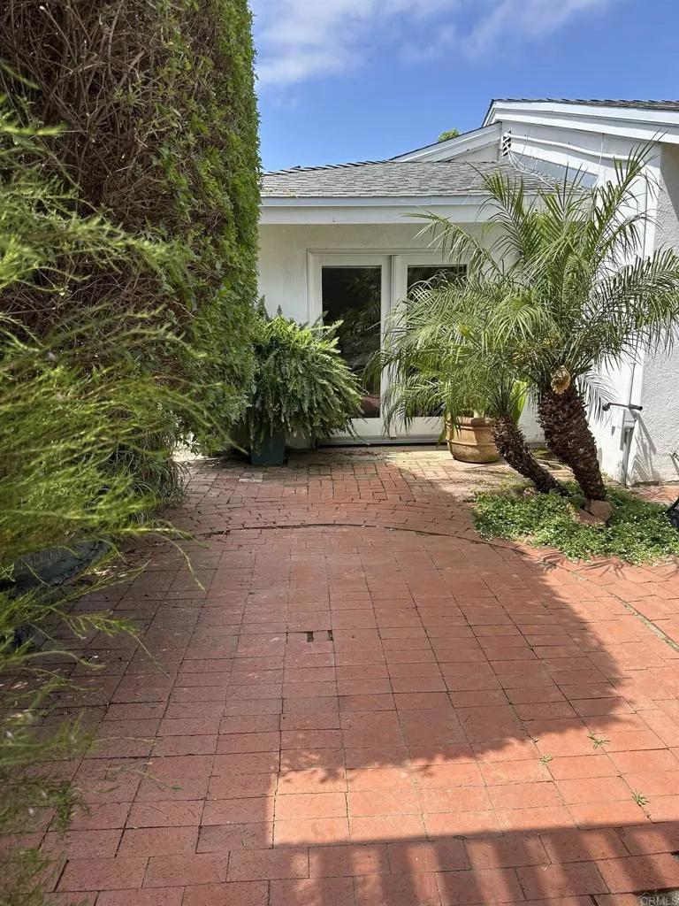 detached cabana room out by pool area