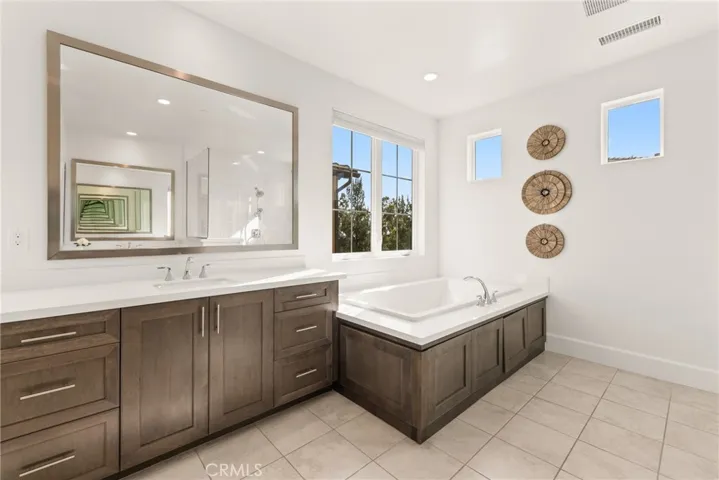 65 Glacier Valley, Irvine, California 92602