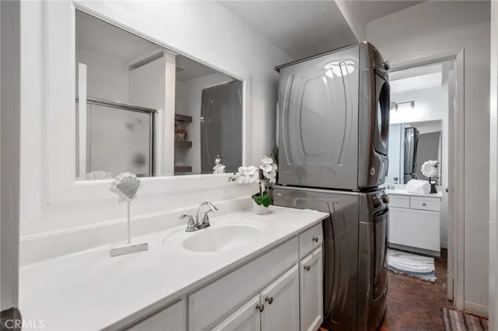 Washer & Dryer included