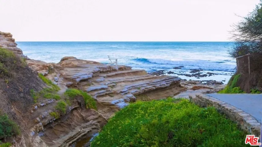 29239 Heathercliff Road 12, Malibu, California 90265