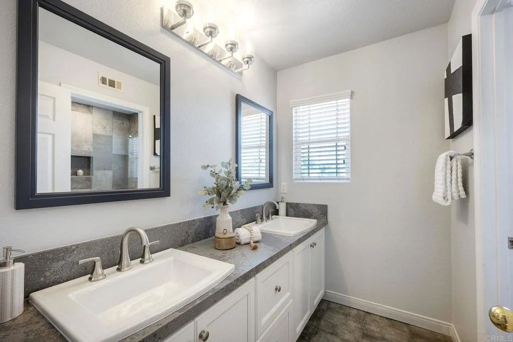 Upper Level Bath #2