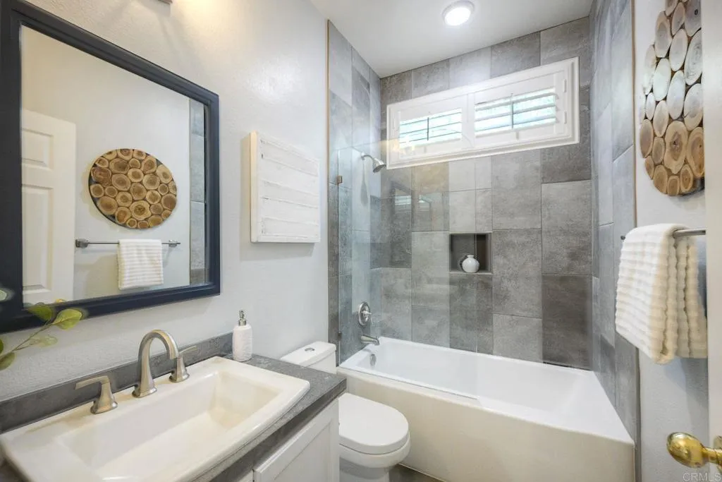 Entry Level Full Bath