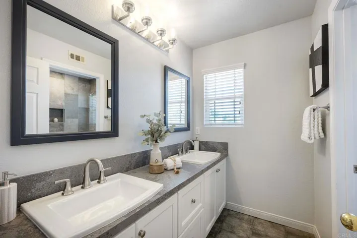 Upper Level Bath #2
