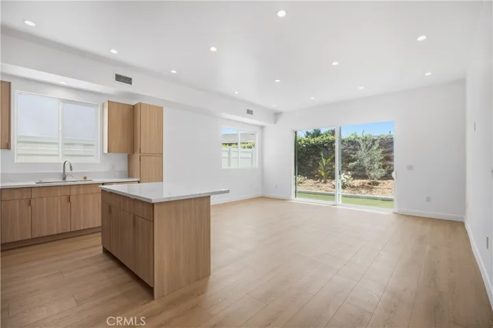 10053 Amestoy Avenue, Northridge, California 91325