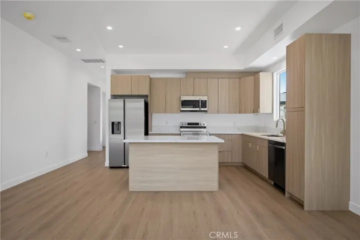 10053 Amestoy Avenue, Northridge, California 91325