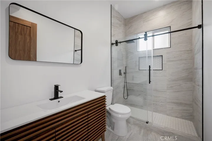 10053 Amestoy Avenue, Northridge, California 91325