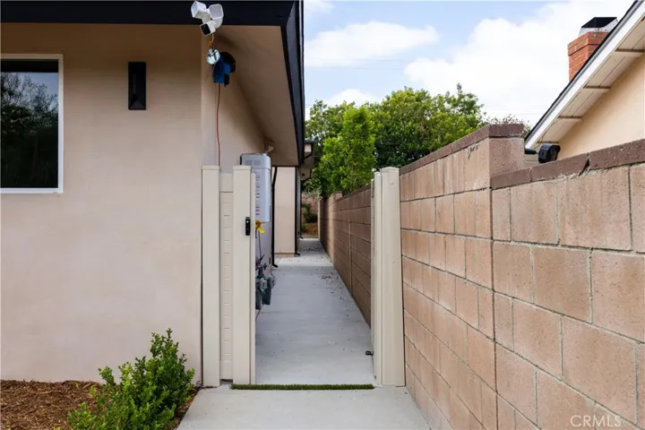 10053 Amestoy Avenue, Northridge, California 91325