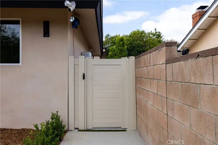 10053 Amestoy Avenue, Northridge, California 91325