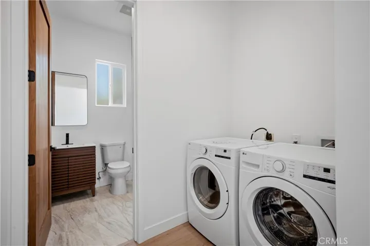 10053 Amestoy Avenue, Northridge, California 91325