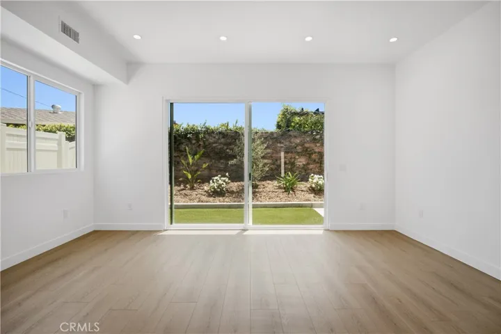 10053 Amestoy Avenue, Northridge, California 91325
