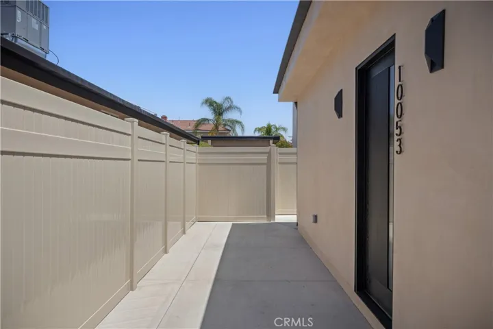 10053 Amestoy Avenue, Northridge, California 91325