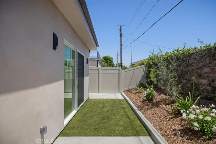 10053 Amestoy Avenue, Northridge, California 91325