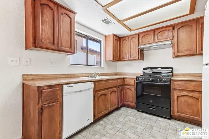 13819 Rivers Edge Road, Helendale, California 92342