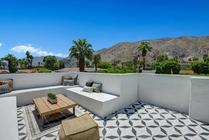 ROOF TOP PATIO TO MOUNTAINS MLS