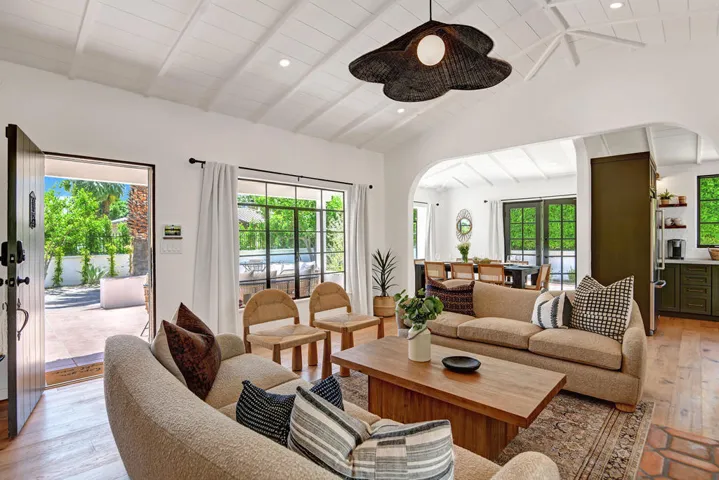 LIVING ANGLED IN MLS