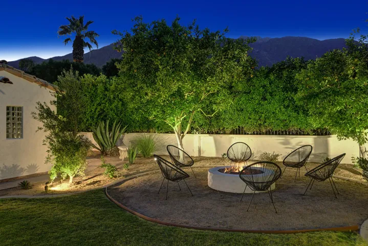 FIRE PIT TO MOUNTAINS NIGHT MLS