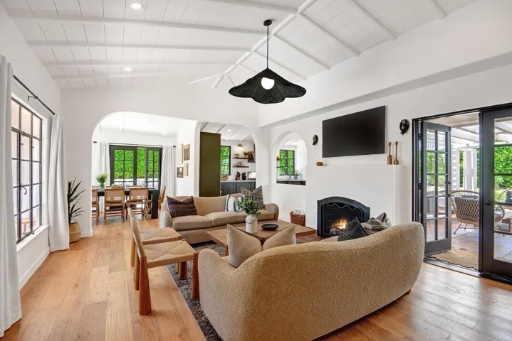 LIVING ANGLED ACROSS MLS