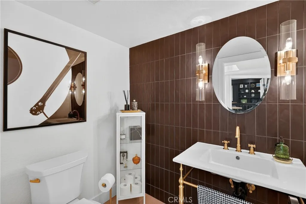 Powder room