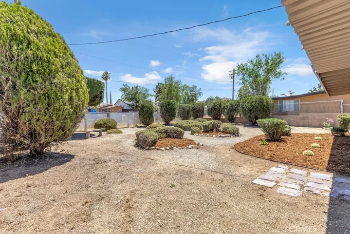 7725 Shawnee, Yucca Valley, California 92284