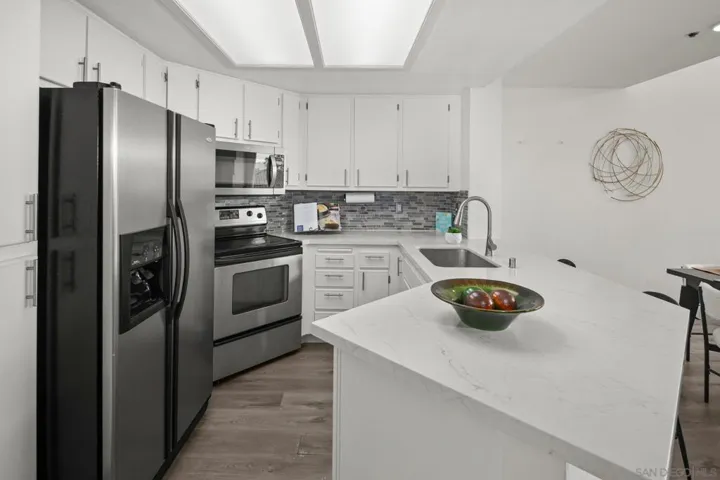 680 Camino De La Reina 2406, San Diego, California 92108