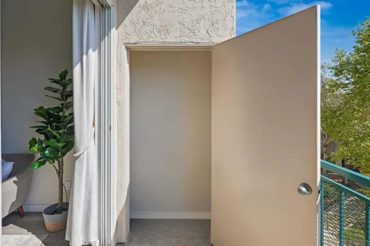 680 Camino De La Reina 2406, San Diego, California 92108
