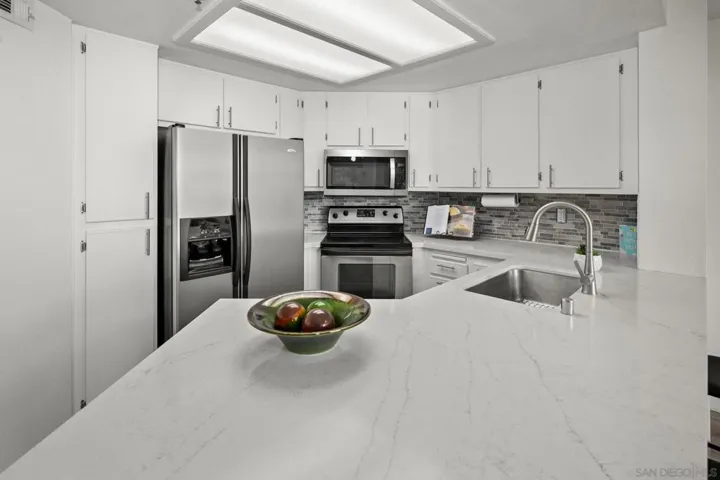 680 Camino De La Reina 2406, San Diego, California 92108