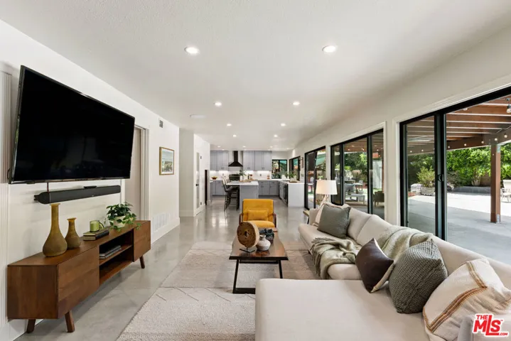 2231 Willowpark Court, Thousand Oaks, California 91362