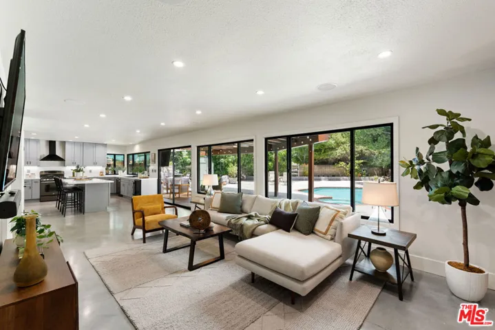 2231 Willowpark Court, Thousand Oaks, California 91362