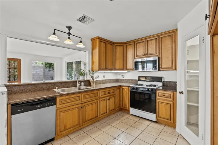 21124 Rosedell, Saugus, California 91350