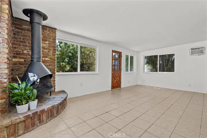 21124 Rosedell, Saugus, California 91350