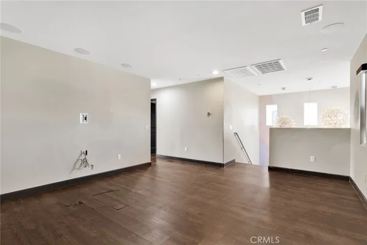 Upstairs Bonus Rm converted to 3rd bedroom. New photos to come.