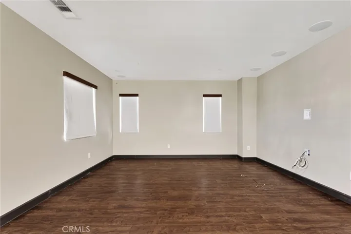 Upstairs Bonus Rm converted to 3rd bedroom. New photos to come.