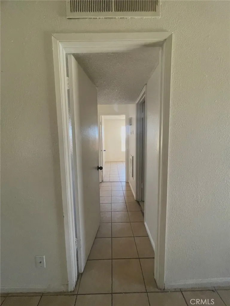 9389 N Loop Boulevard, California City, California 93505 — photo 4