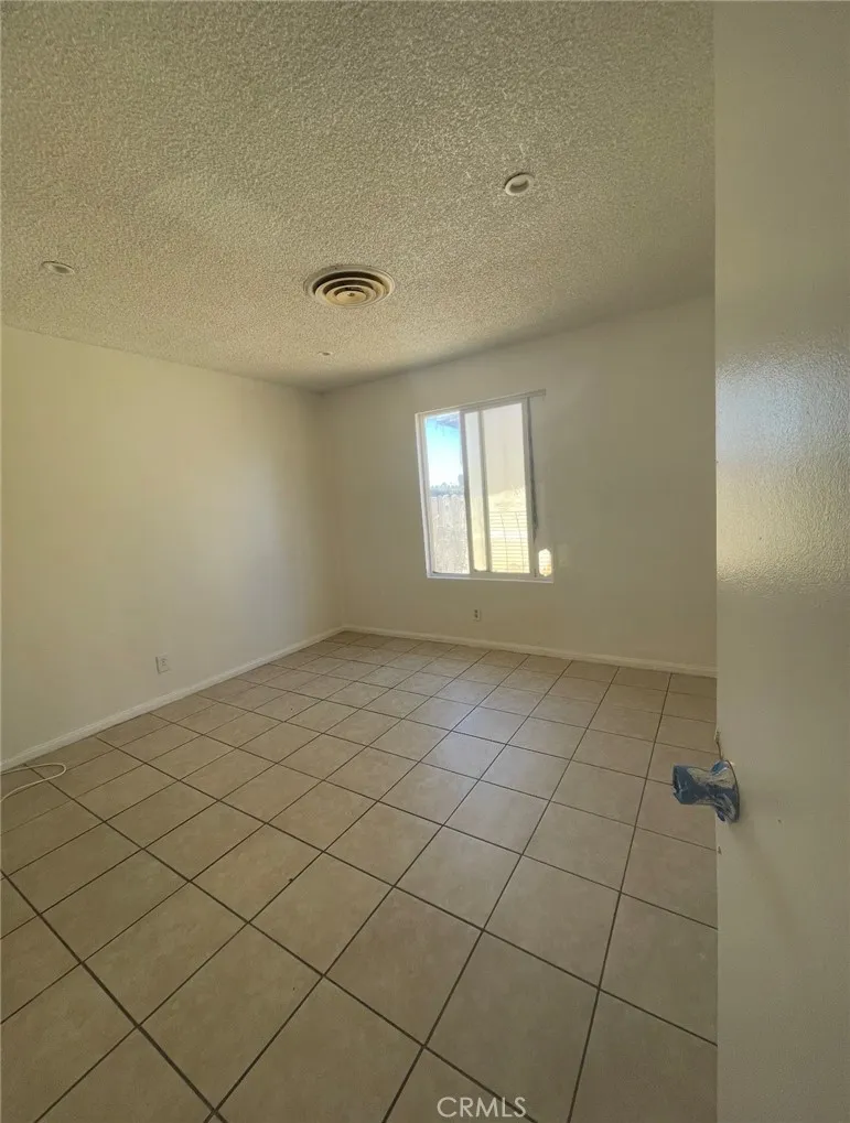 9389 N Loop Boulevard, California City, California 93505 — photo 5