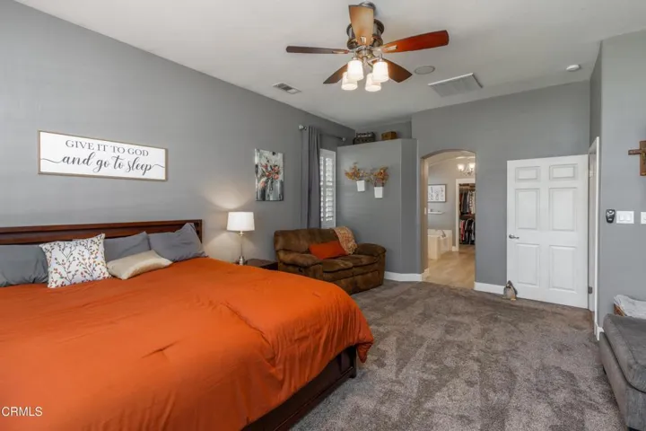 36_master_bedroom_4