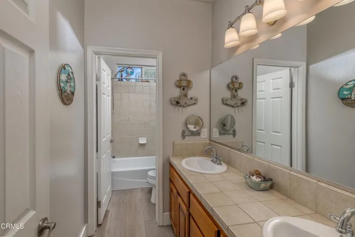 38_master_bathroom_1